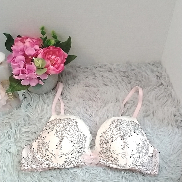 EUC Victoria's Secret Size 36B Dream Angels Embellished Push-up Bra 💕 - Picture 1 of 10